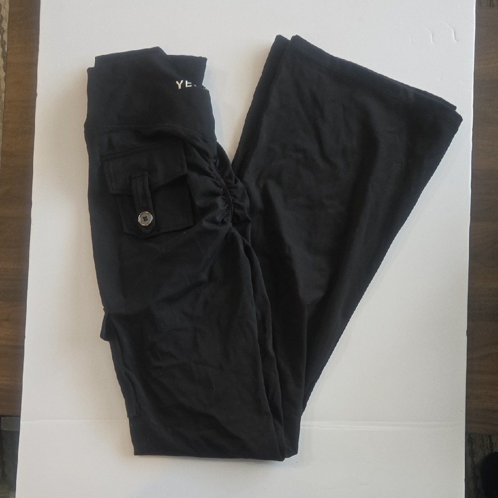 Yeoreo CoreFlex Cargo Scrunch Butt Leggings- Black Cargo Pants Lightly Used XXL